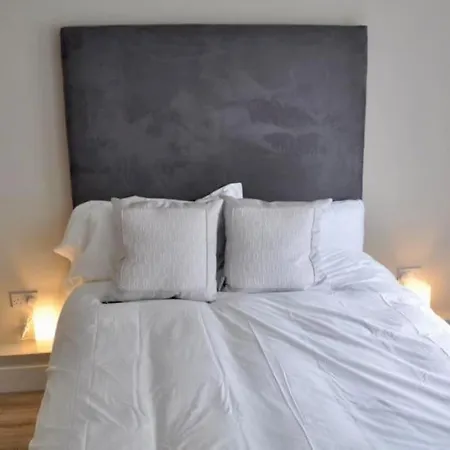 Luxury Large Stylish 2 Bed Apt, Sandymount Village Semesterbostad