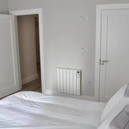 Luxury Large Stylish 2 Bed Apt, Sandymount Village 度假居