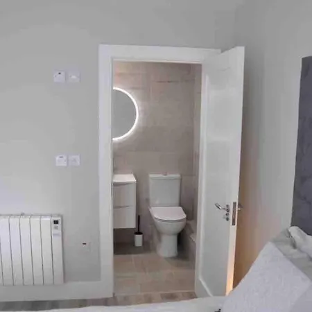 Luxury Large Stylish 2 Bed Apt, Sandymount Village Semesterbostad Dublin